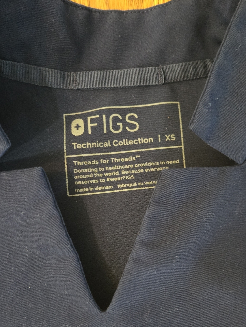 FIGS Inala Slim Scrub Top 3 Pockets Invisible Zipper Navy Size XS - Picture 3 of 7